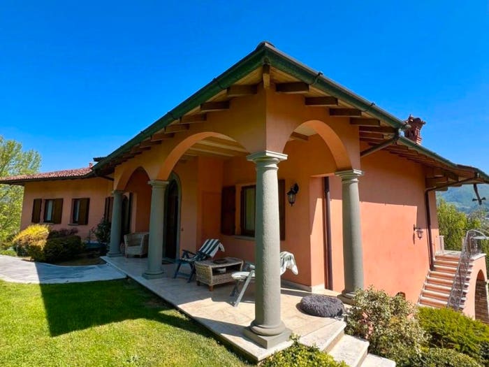 Casa con 5 locali in vendita in Via Miravalle, Leffe