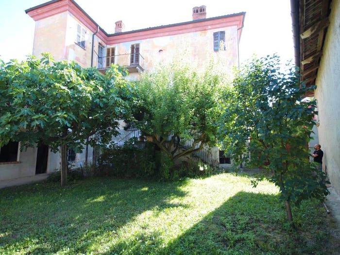 Casa con 6 locali in vendita in Frazione San Bartolomeo, Meane, Cherasco