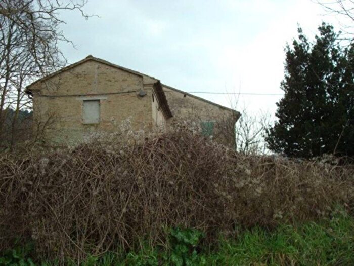 Casa con 6 locali in vendita in Via Del Castagneto SNC, Novilara, Pesaro