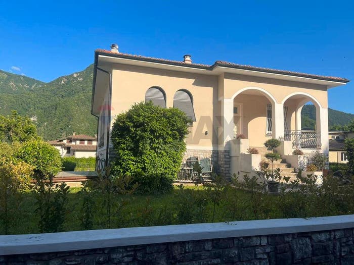 Casa con 6 locali in vendita in Diecimo, Borgo a Mozzano