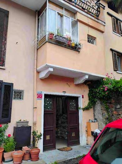 Appartamento quadrilocale in vendita in Via Rinaldi Giò Batta, Besano