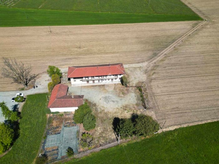 Casa con 6 locali in vendita in Via Barge, Revello