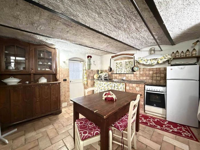 Casa con 5 locali in vendita in Fosdinovo