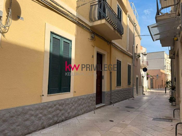 Casa con 6 locali in vendita in Via Nicola Antonio Cuggiò, Centro Storico, Brindisi
