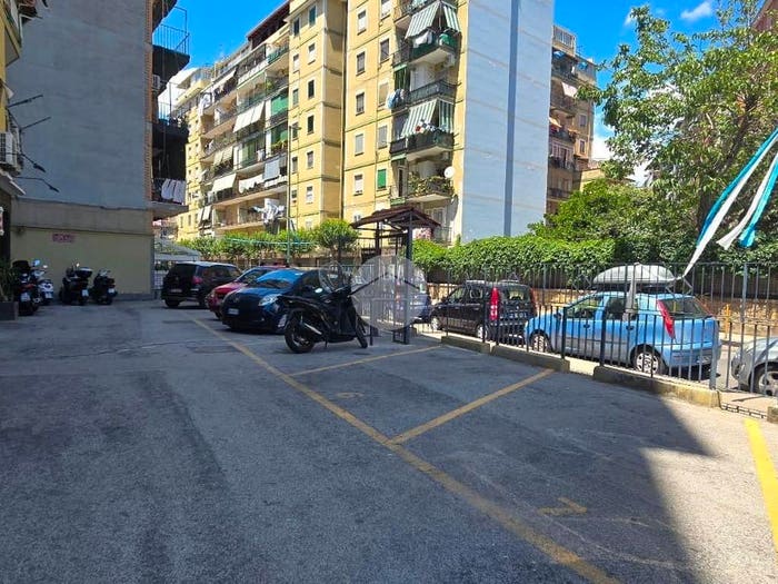 Appartamento trilocale in vendita in Via Divisione Siena, Fuorigrotta, Napoli