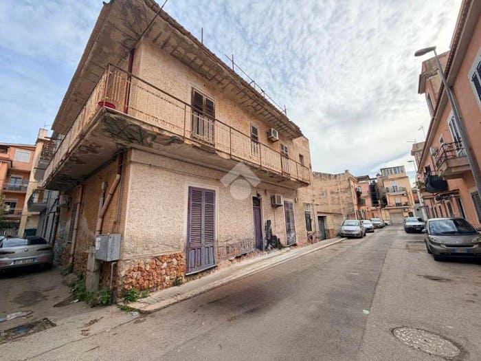Appartamento con 5 locali in vendita in Via castore, Partanna, Palermo