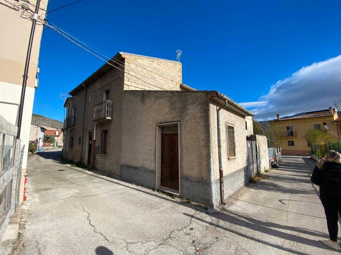 Casa con 5 locali in vendita in Vico Lozzi, Vittorito
