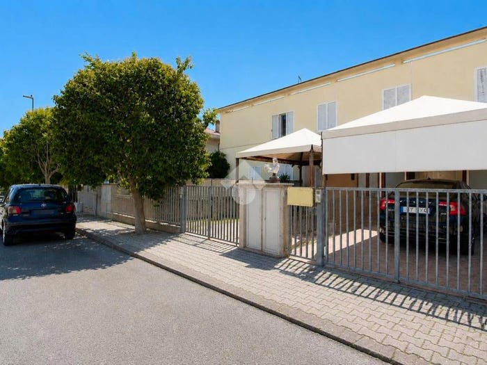 Casa quadrilocale in vendita in Via G Garibaldi, Notaresco Stazione, Mosciano Sant'Angelo