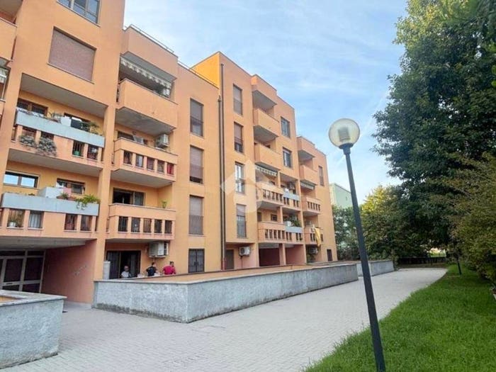 Appartamento trilocale in vendita in Via Enzo Balzarotti, Mazzo Pantanedo, Rho