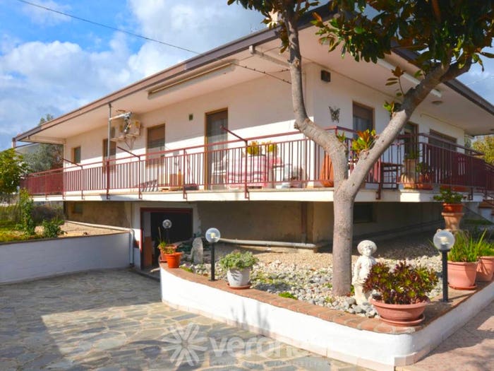 Casa con 6 locali in vendita in Perazza, Centro, Rocca San Giovanni