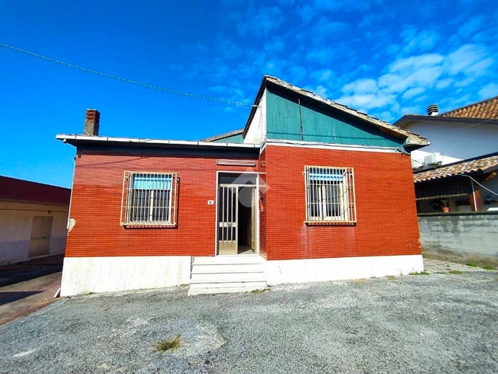Casa quadrilocale in vendita in Viale Immacolata, Centro, Castrocielo