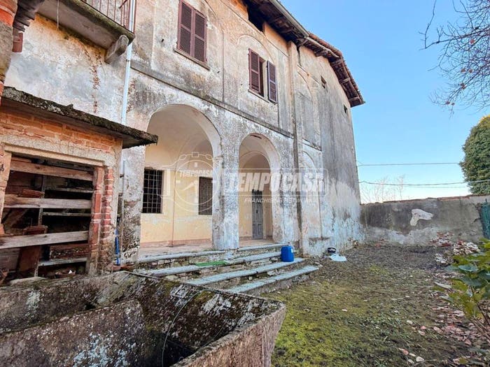 Casa con 5 locali in vendita in Via Giuseppe Mazzini, Lozzolo