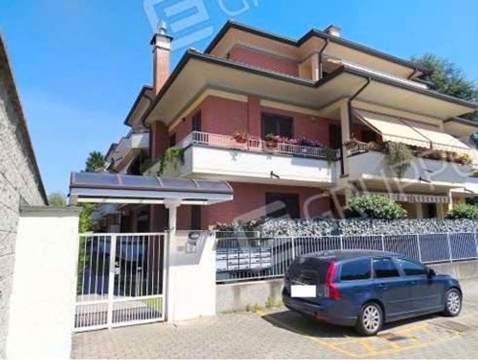 Appartamento trilocale in vendita in Via Della Chiesa, Centro, Magnago