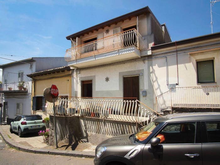 Casa con 6 locali in vendita in via ospedale, Linguaglossa