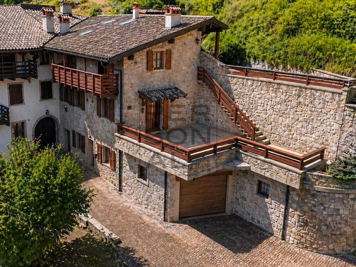 Appartamento con 6 locali in vendita in Centro, Cavedine