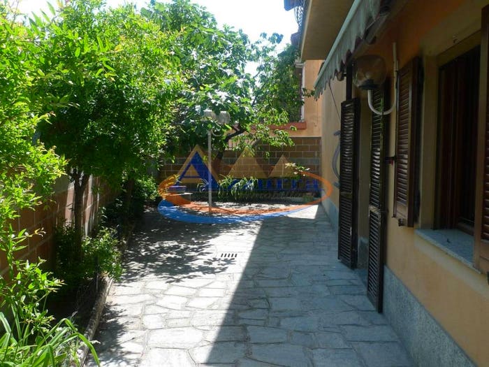 Casa con 6 locali in vendita in Viale Milite Ignoto, Orti, Alessandria