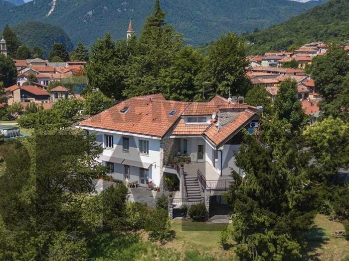 Casa con 6 locali in vendita in Centro, Viggiù