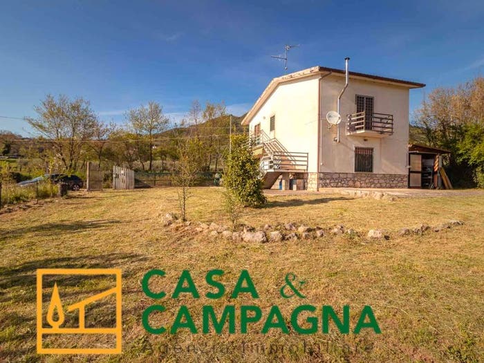 Casa con 5 locali in vendita in Via Palombiscio, Pratella