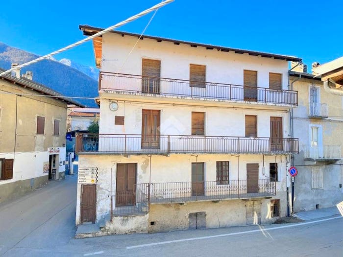 Casa con 6 locali in vendita in Via Roma, Mattie