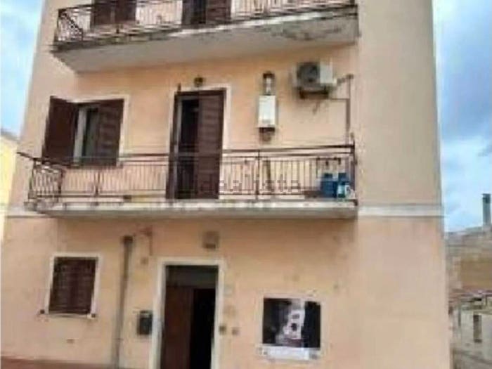 Casa con 6 locali in vendita in Via Manzoni, Sennori