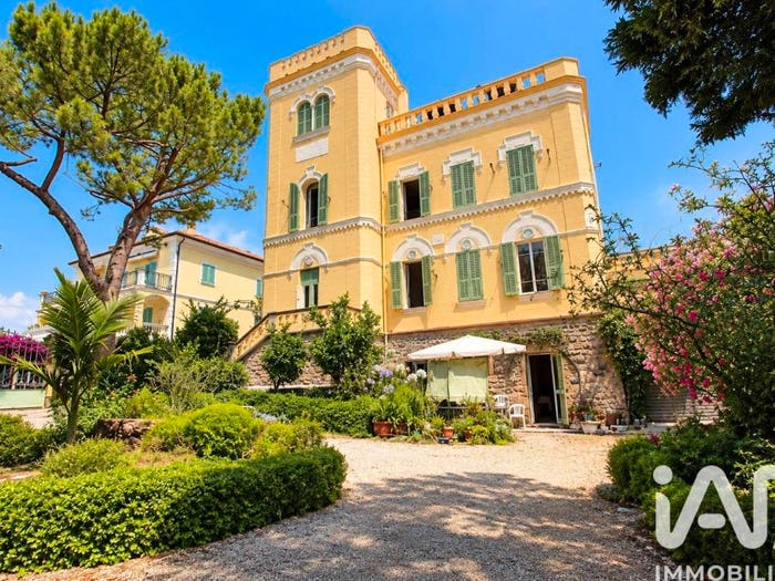 Casa con 6 locali in vendita in Via Giulio Cesare, Bussana, Sanremo