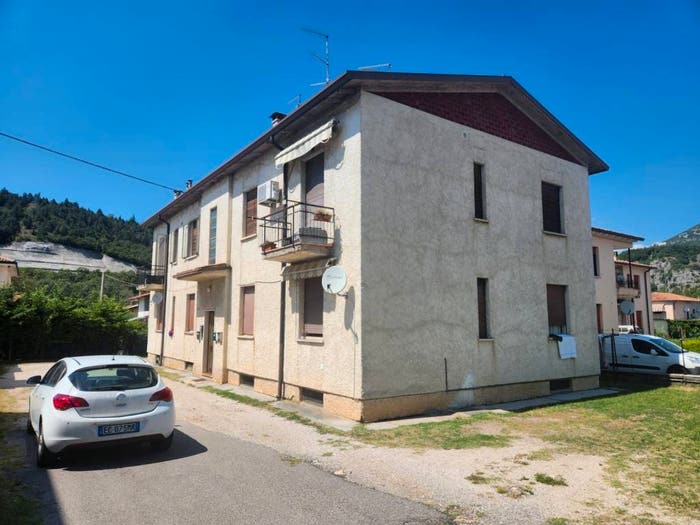Appartamento bilocale in vendita in Via Novembre, Volargne, Dolcè