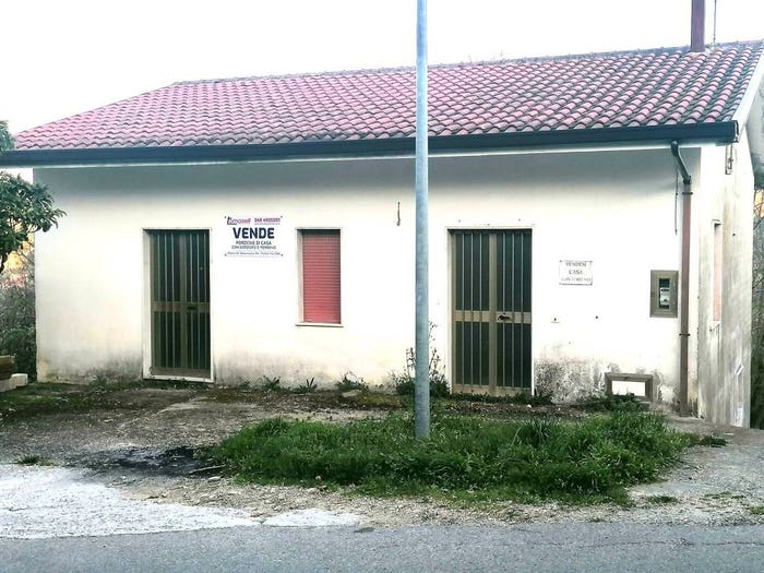 Casa bilocale in vendita in Via San Nicola Vecchio, Campoli del Monte Taburno