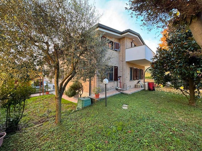 Casa con 5 locali in vendita in Via Torino, Lazzate