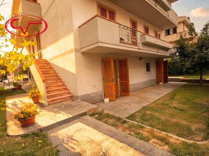 Casa con 6 locali in vendita in Via Ernesto Rossi, Città, Montevarchi