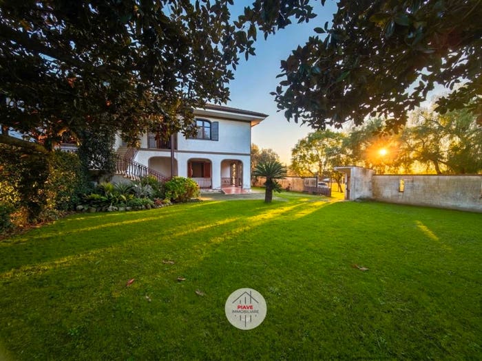 Casa con 6 locali in vendita in Strada Santa Maria, Bainsizza, Latina