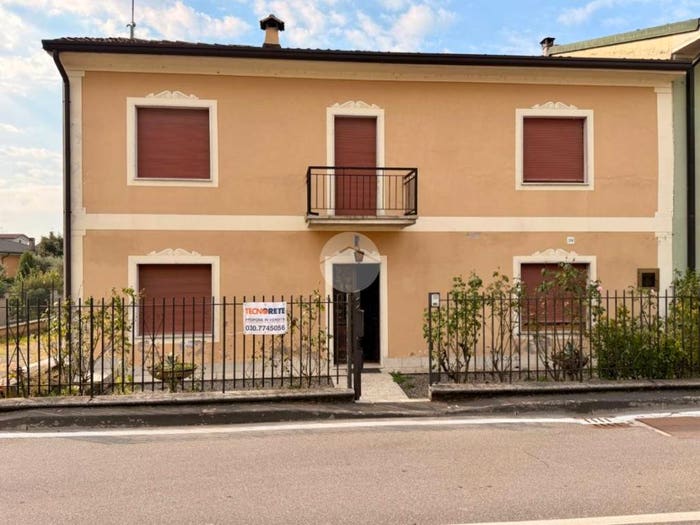 Casa con 6 locali in vendita in Via Via Garibaldi, Centro, Corzano