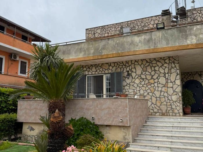Casa con 6 locali in vendita in Viale Ferrovia dello Stato, Asi Ponte Riccio, Giugliano in Campania