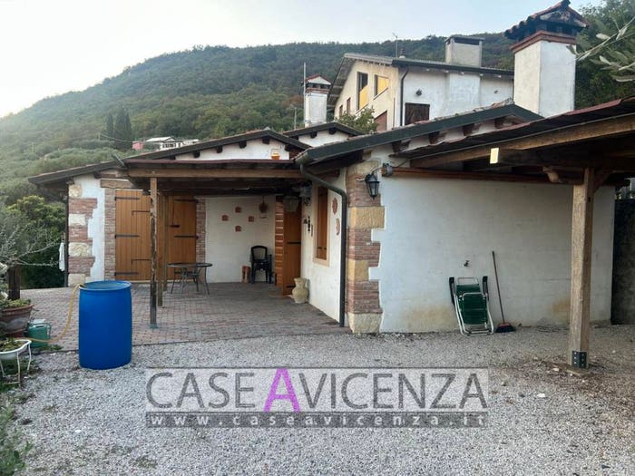 Casa quadrilocale in vendita in Via degli Eroi, Centro, Castegnero Nanto