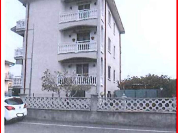 Appartamento quadrilocale in vendita in Largo Don Luigi Orione, Centro, Zelo Buon Persico