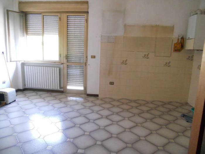 Appartamento con 6 locali in vendita in Via Liguria, Centro, Avezzano