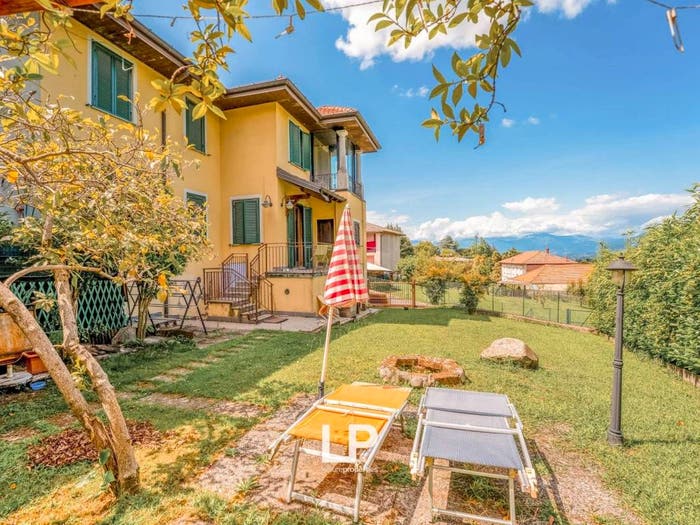 Casa con 6 locali in vendita in Via Maggiore, Cadrezzate con Osmate