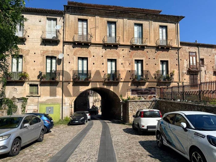 Appartamento con 6 locali in vendita in Salita archi di Ciaccio, Centro Storico, Cosenza