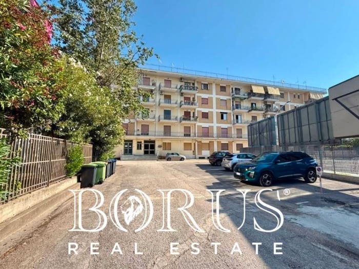 Appartamento con 5 locali in vendita in Viale dei Bersaglieri, Stadio, Caserta