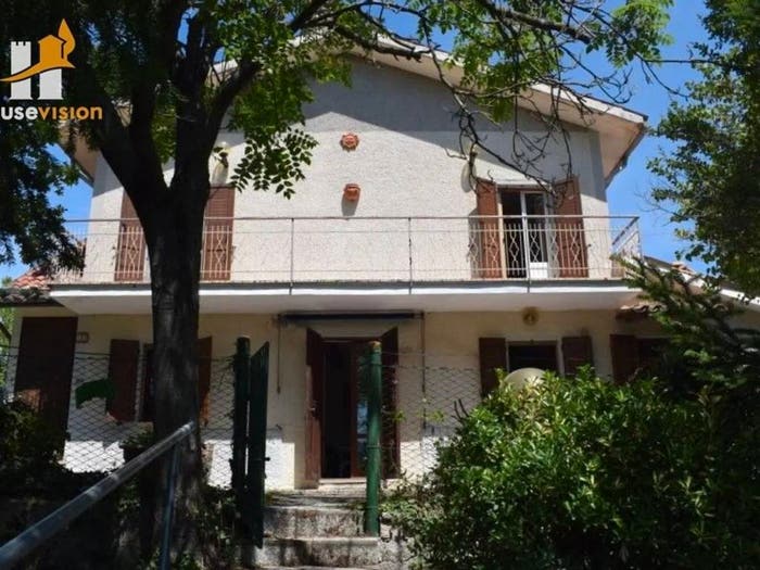 Casa con 6 locali in vendita in Arcevia