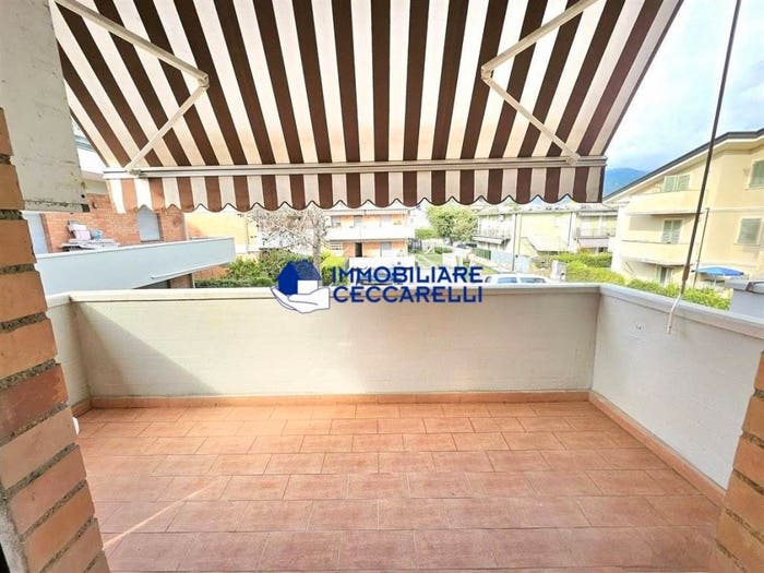 Appartamento quadrilocale in vendita in Via del Balico, Marina di Massa Centro, Massa