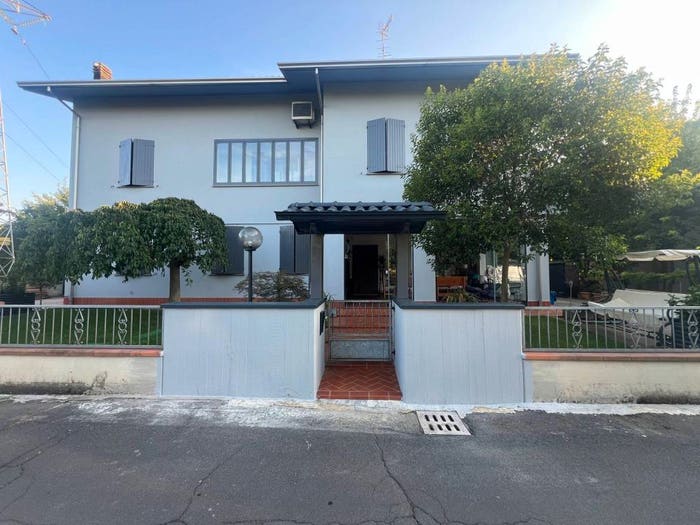 Casa con 6 locali in vendita in Via F Zanardi, Centro, Crevalcore