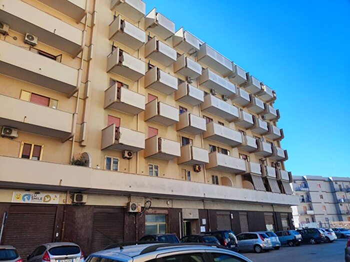 Casa bilocale in vendita in Largo Giacinto Francia, Trani