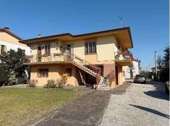 Casa con 6 locali in vendita in VIA TREFONI, Centro, Paese