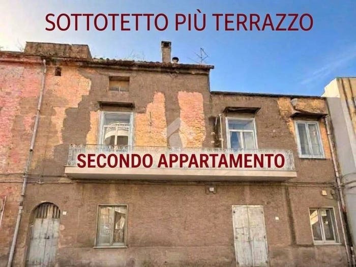 Appartamento quadrilocale in vendita in Via Vittorio Emanuele, Centro, Casalnuovo di Napoli