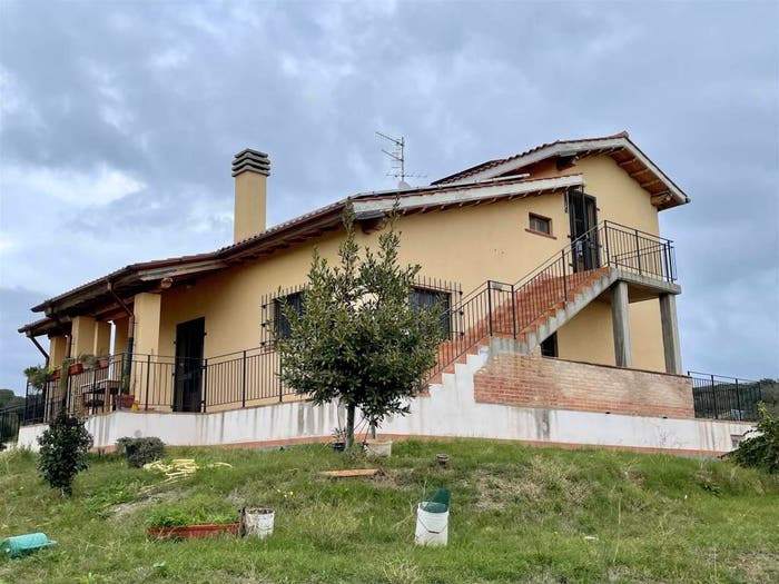 Appartamento con 6 locali in vendita in Area Rurale Poggio Tre Cancelli, Follonica