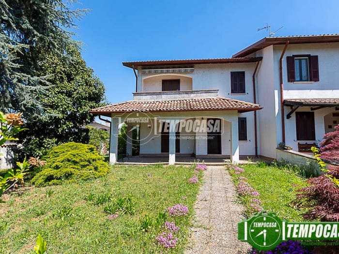 Casa quadrilocale in vendita in Via Guglielmo Marconi, Centro, Castiglione d'Adda