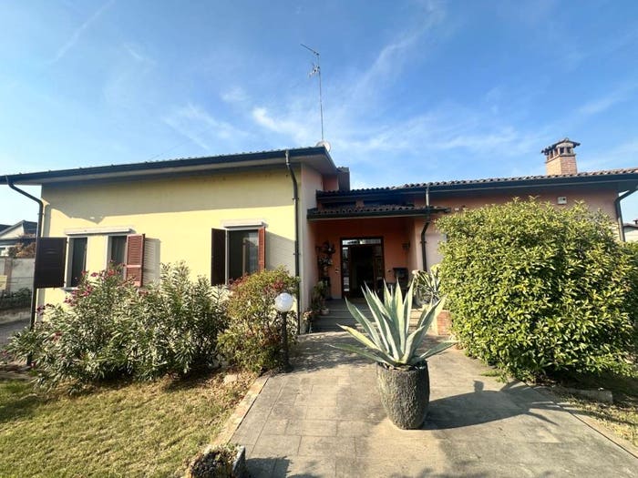 Casa con 6 locali in vendita in Via al Ponte, Bordolano