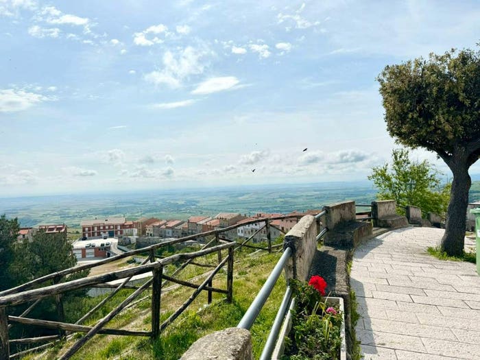 Casa trilocale in vendita in VIA FRANCESCO PETRARCA, Motta Montecorvino