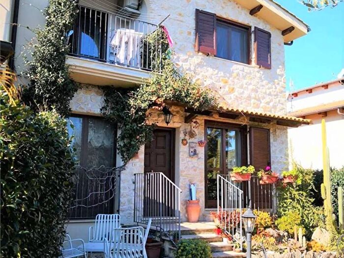 Casa con 6 locali in vendita in Via Fiume Savuto, Siano Cava, Catanzaro