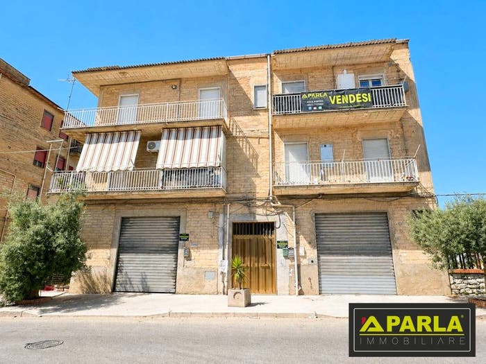 Appartamento quadrilocale in vendita in Via Vittorio Emanuele Orlando, Canicattì